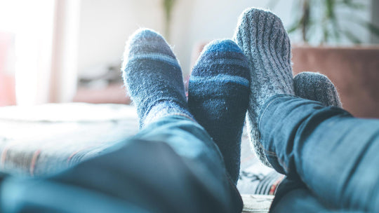 Mit komfortablen Socken zu Hause bleiben